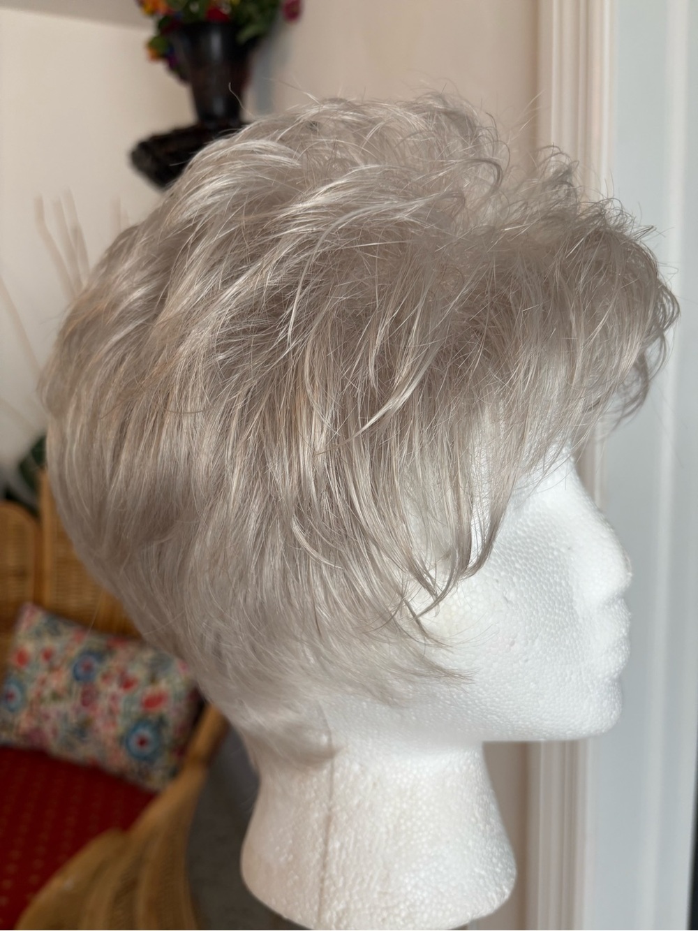 RAQUEL WELCH Short Synthetic Pixie Cut Wig! Light Pearl Silver. New. Never worn